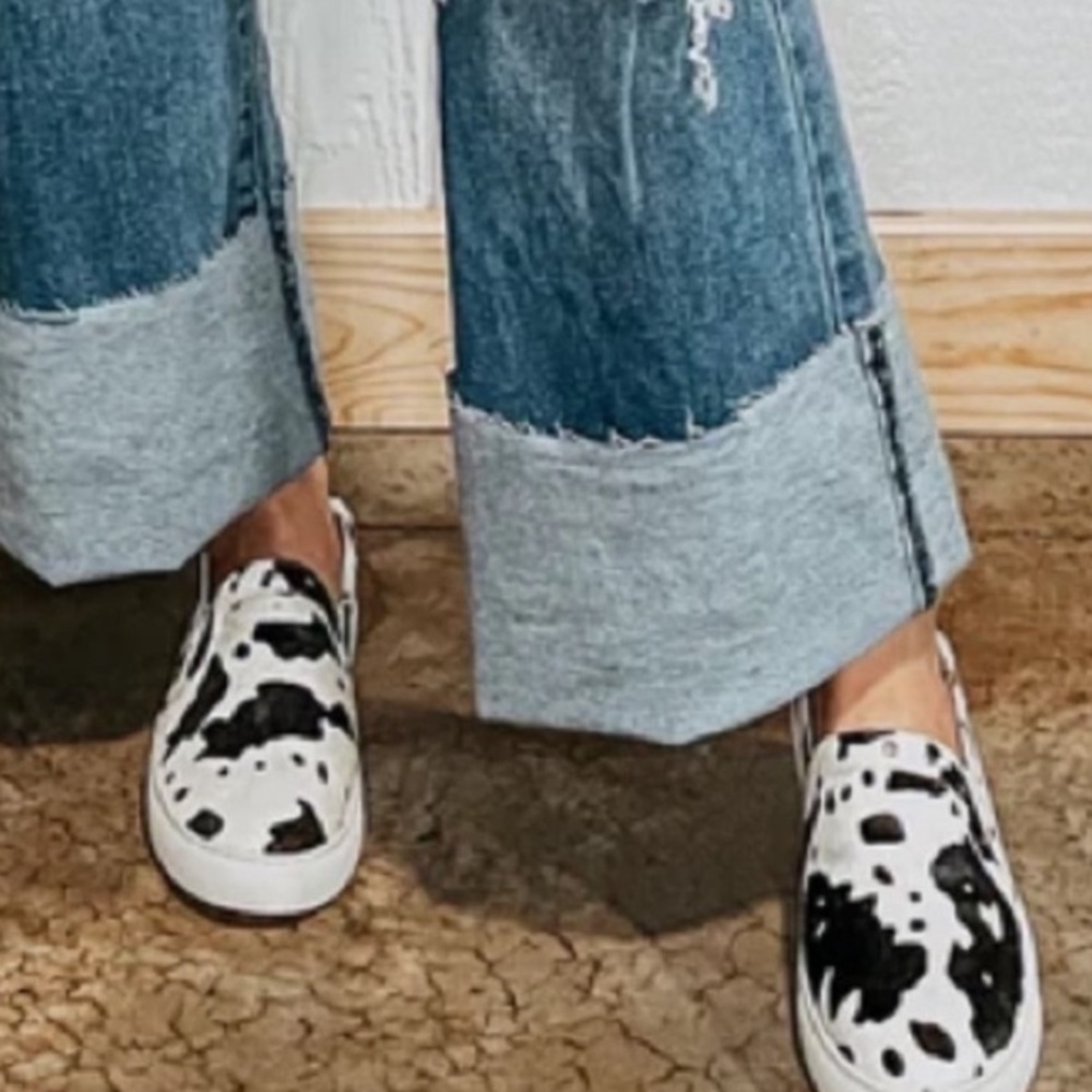 NWT BLACK & WHITE CANVAS COW PRINT SLIP ON SNEAKERS SIZE 7 - Picture 2 of 16